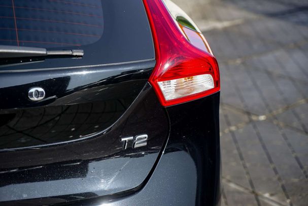 Volvo V40 T2 Momentum 90 kW image number 9