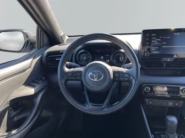 Car image 10