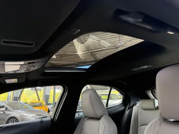 Car image 32
