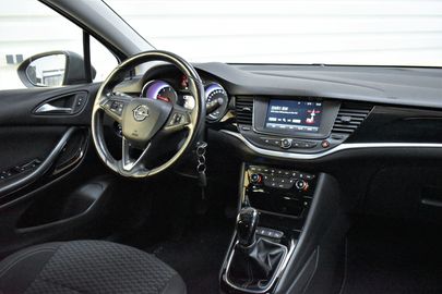 Car image 14