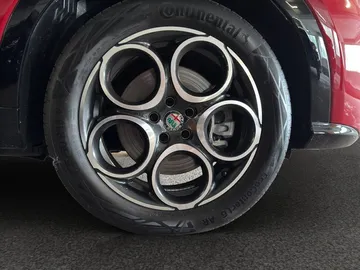 Car image 19