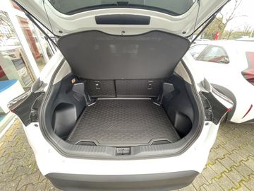 Car image 9