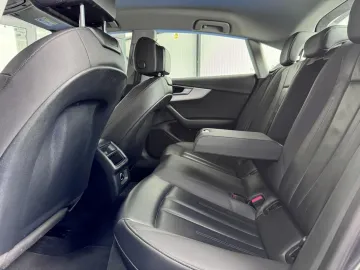 Car image 30