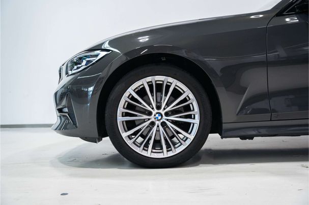 BMW 320i Sport Line 135 kW image number 6