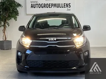 Car image 4