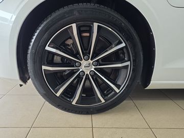 Car image 32