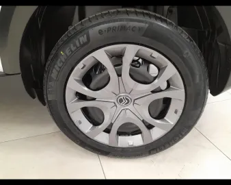 Car image 24