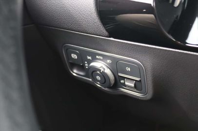 Car image 37