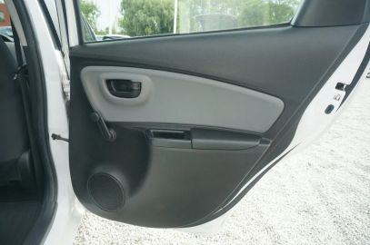 Car image 30