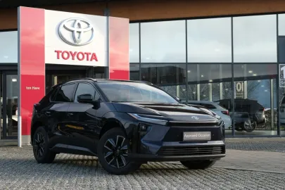 Car image 3