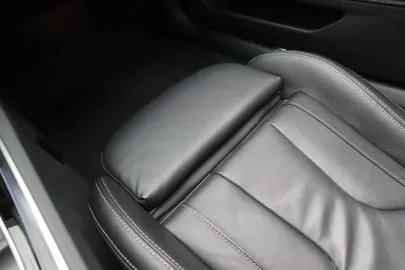 Car image 27
