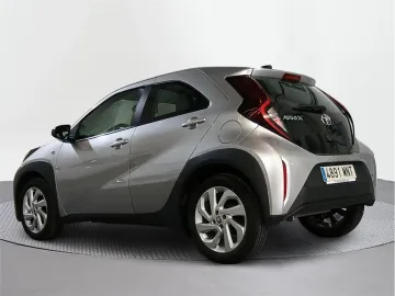 Car image 4
