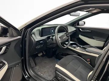 Car image 38