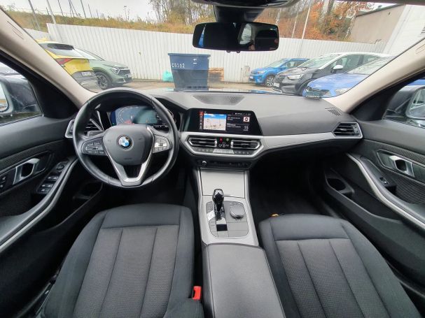 BMW 318i Touring Advantage 115 kW image number 28