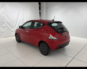 Car image 2