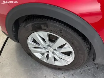 Car image 28
