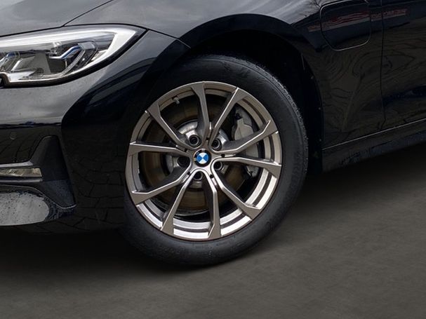 BMW 330 e Touring M Sport xDrive 215 kW image number 6