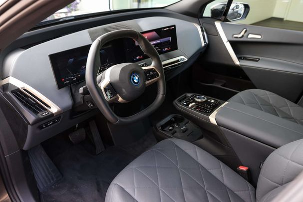 BMW iX xDrive40 240 kW image number 9