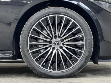 Car image 32