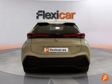 Car image 4