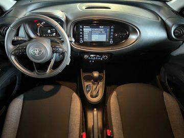 Car image 14