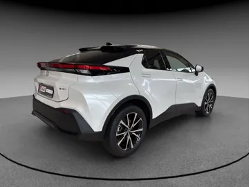 Car image 4