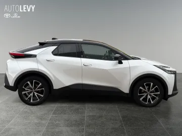 Car image 4