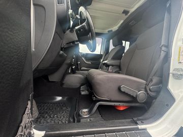 Car image 37