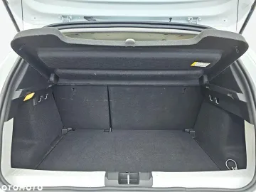 Car image 32