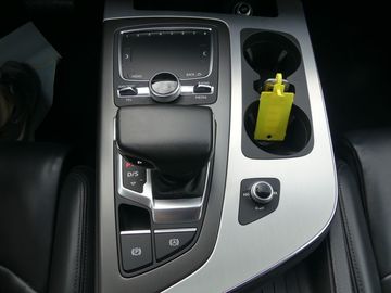 Car image 25