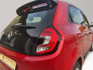 Car image 25