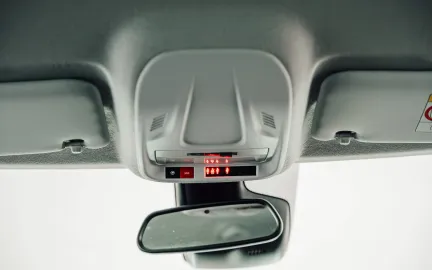 Car image 26