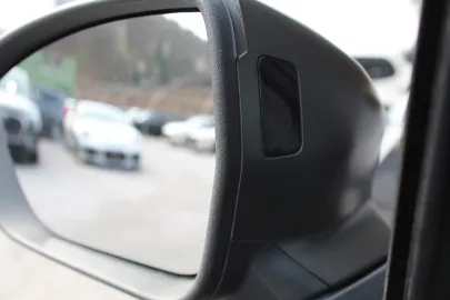 Car image 36