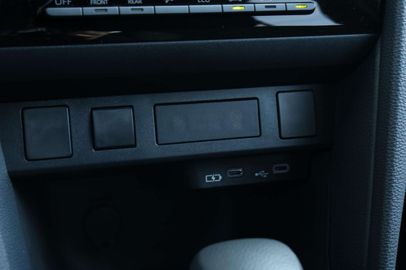 Car image 33