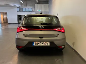 Car image 3