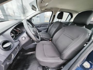 Car image 11