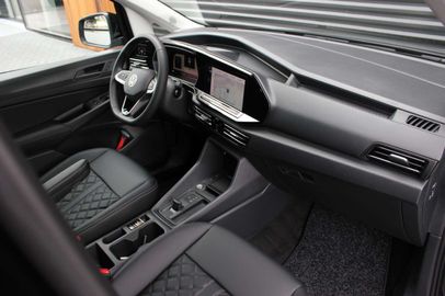 Car image 15