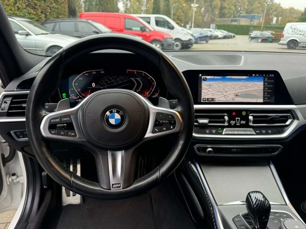 BMW 320i 135 kW image number 13