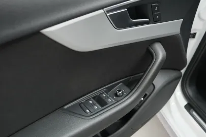Car image 28