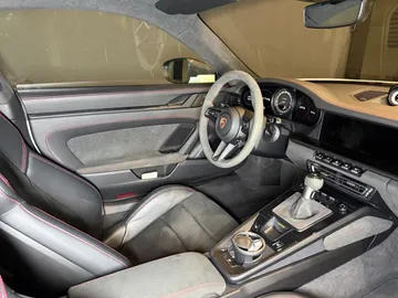 Car image 25