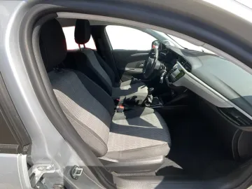 Car image 17