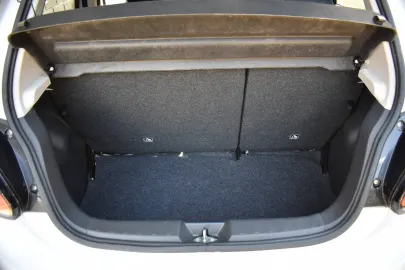Car image 30