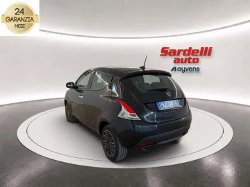 Car image 5