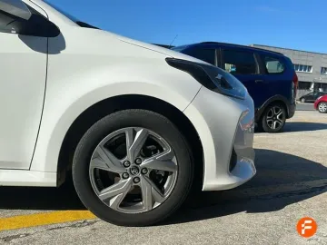 Car image 20