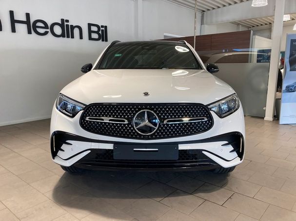 Mercedes-Benz GLC 300 e AMG 4Matic 230 kW image number 3