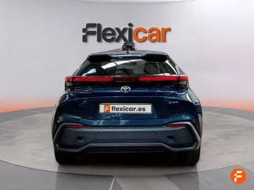 Car image 4