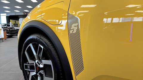 Car image 24