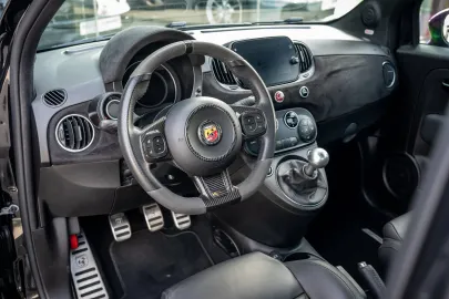 Car image 16