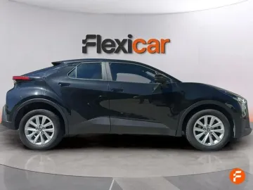 Car image 4