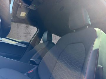 Car image 32